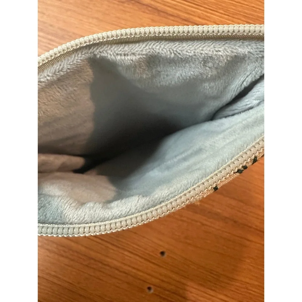 New Daisy Embroidered Tablet Case Holder